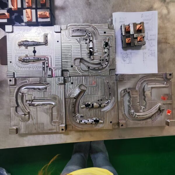 Medical Plastic Mold - Image 8